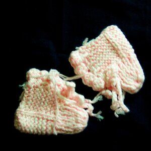 PINK HANDMADE BABY BOOTIES 1-3 MO.